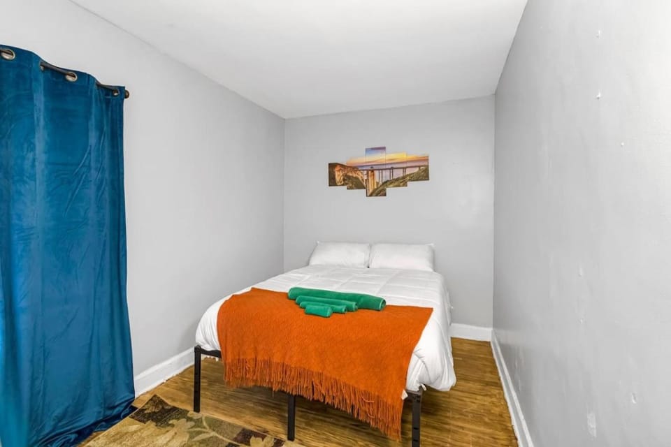 Cozy 1BR Buffalo Home Near Canalside, Allentown Sleeps 4, Pet-Friendly, Easy First-Floor Access House in Buffalo