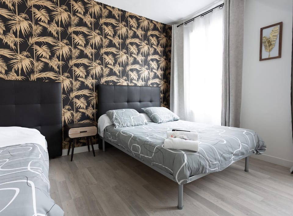 Bed, Photo of the whole room, Bedroom