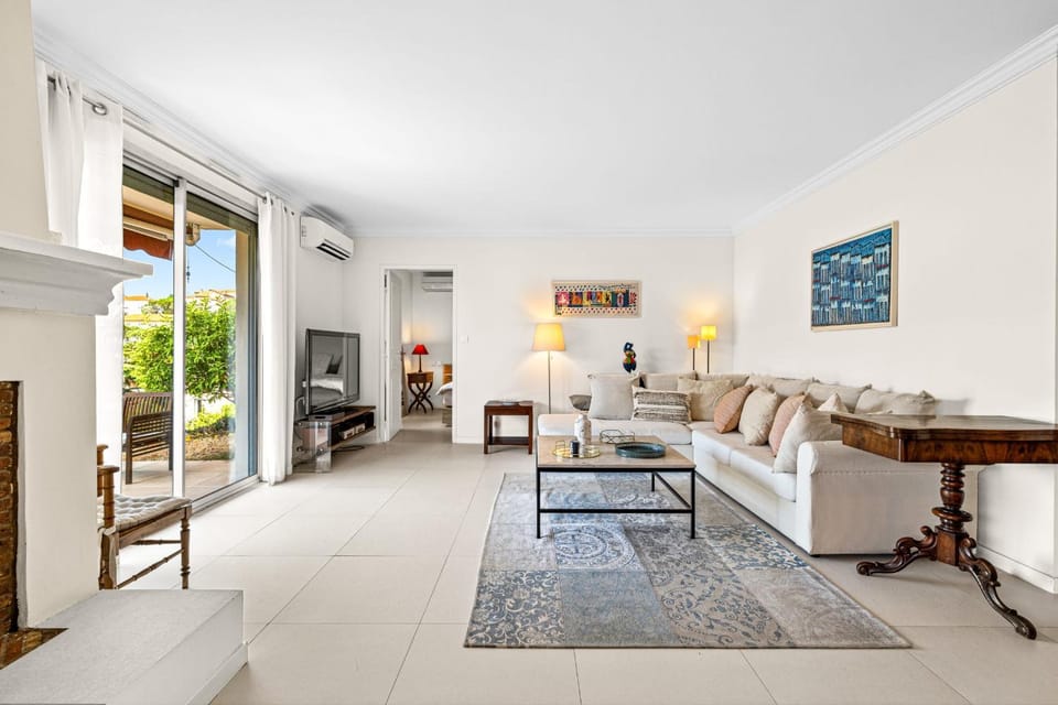 MY CASA - CORNE D'OR - Elegant 2 Bedroom Apartment AC Parking Apartment in Villefranche-sur-Mer