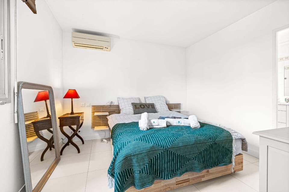 MY CASA - CORNE D'OR - Elegant 2 Bedroom Apartment AC Parking Apartment in Villefranche-sur-Mer