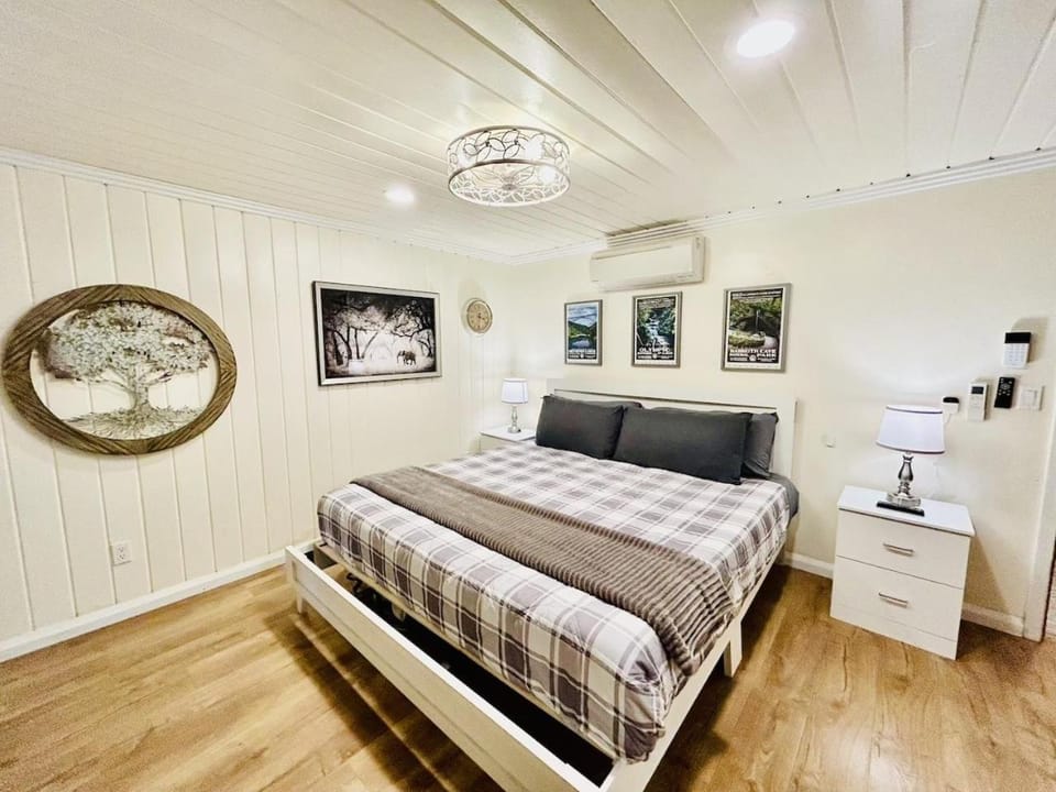 Tripps Landing-Pet Friendly-Sleeps 10 House in Sierra Nevada