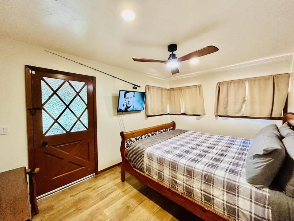 Tripps Landing-Pet Friendly-Sleeps 10 House in Sierra Nevada