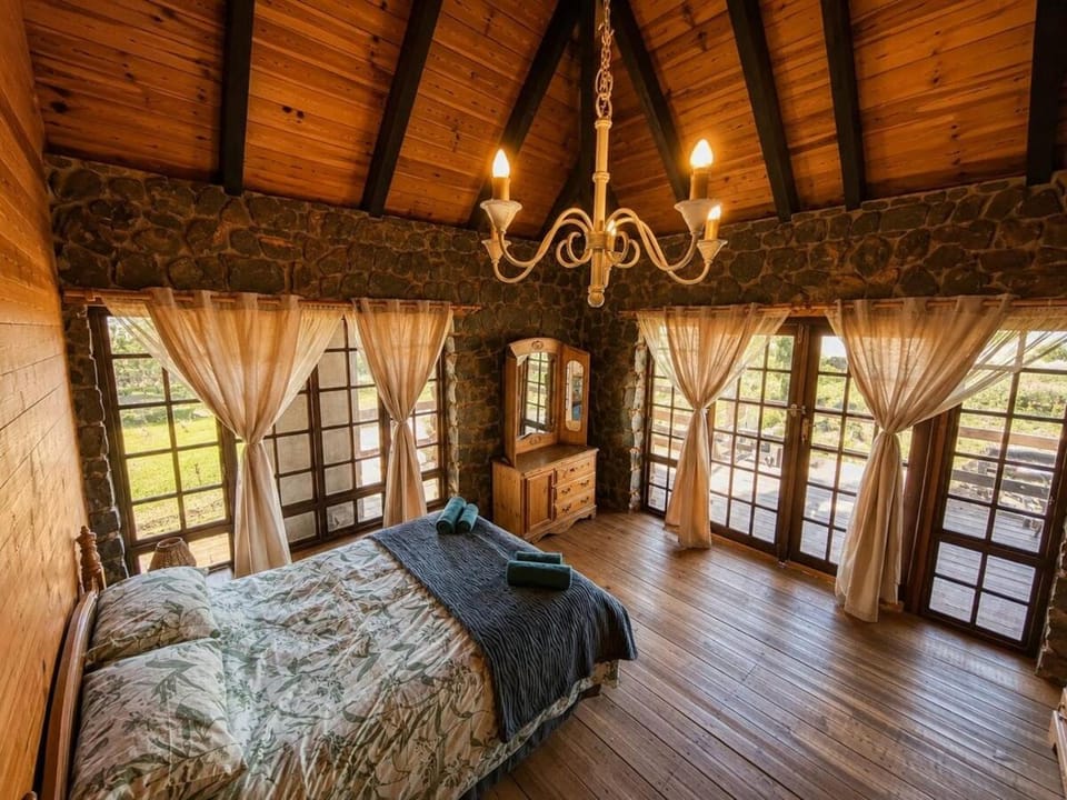 View (from property/room), Balcony/Terrace, Bedroom