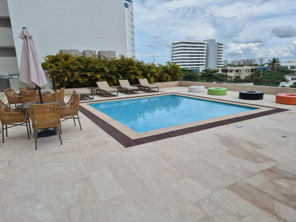 Garden, Swimming pool