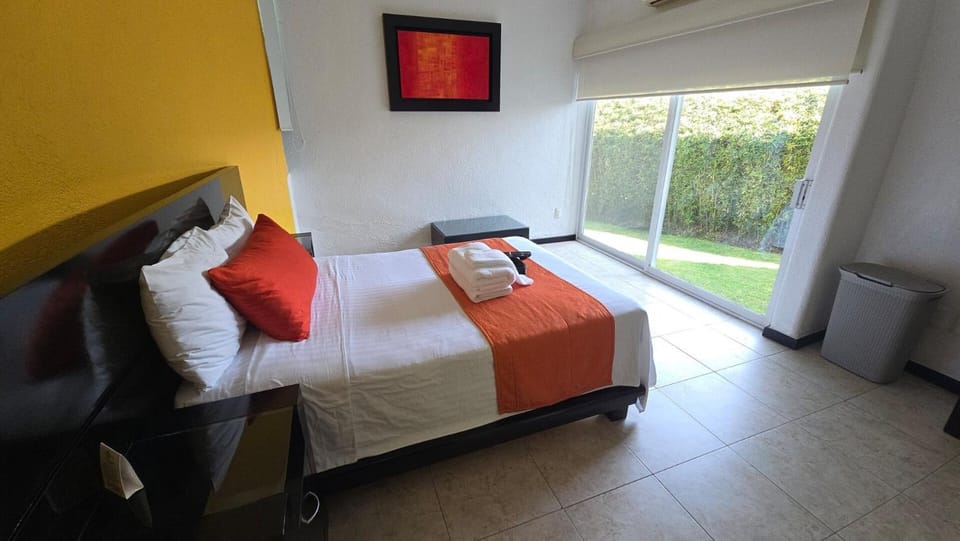 Apartment with Pool, Gym & A/C Suite Hotel in Santiago de Queretaro