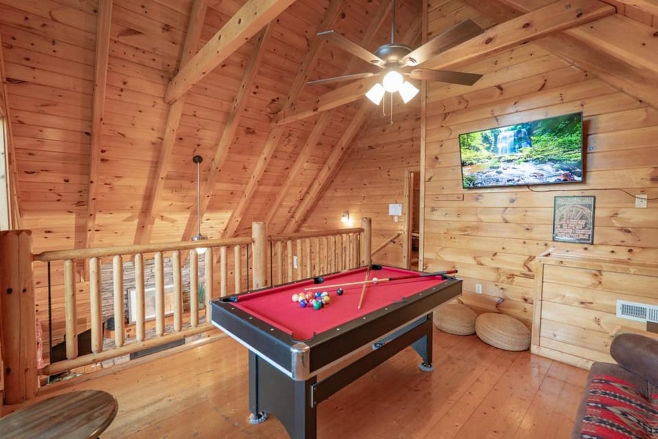 Ridge and Shadow - Mtn Views- Hot Tub- Pool Table House in Sevier County