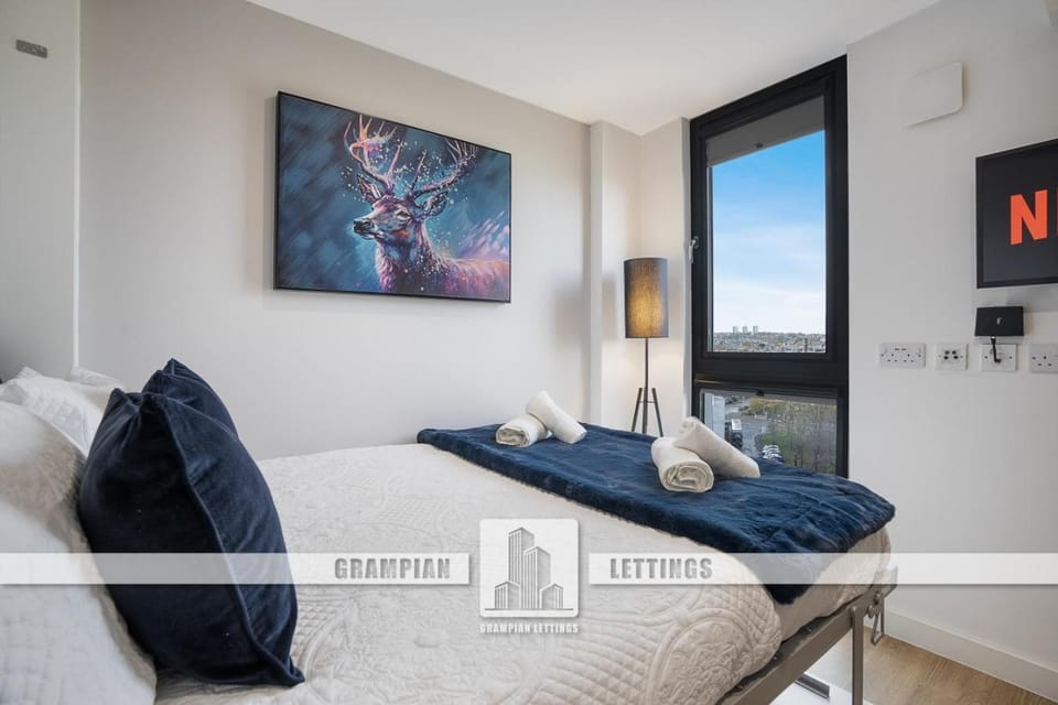 Bed, TV and multimedia, Bedroom, towels