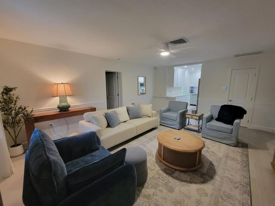 Charming 3BR St. Armands Retreat House in Saint Armands Key