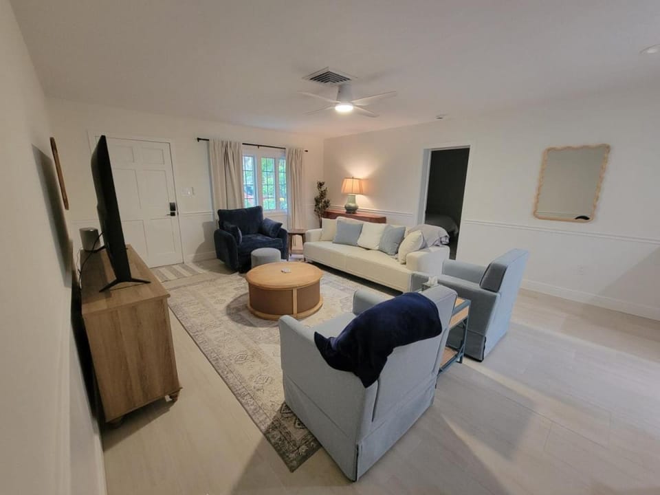 Charming 3BR St. Armands Retreat House in Saint Armands Key