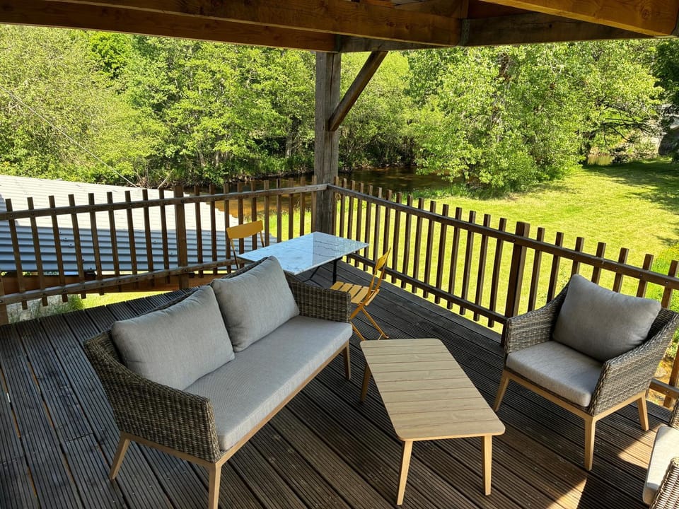 Day, Natural landscape, Balcony/Terrace, Garden view, River view
