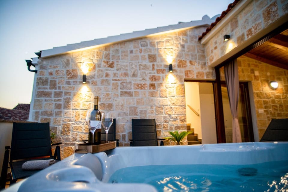 Hot Tub, sunbed