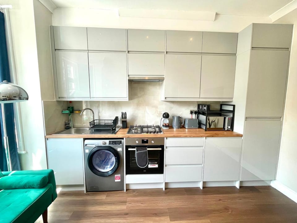 Stylish 2BR Flat 3 Mins to Wembley Stadium Apartment in Wembley