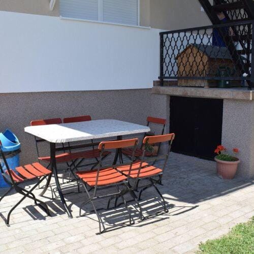 Patio, BBQ facilities