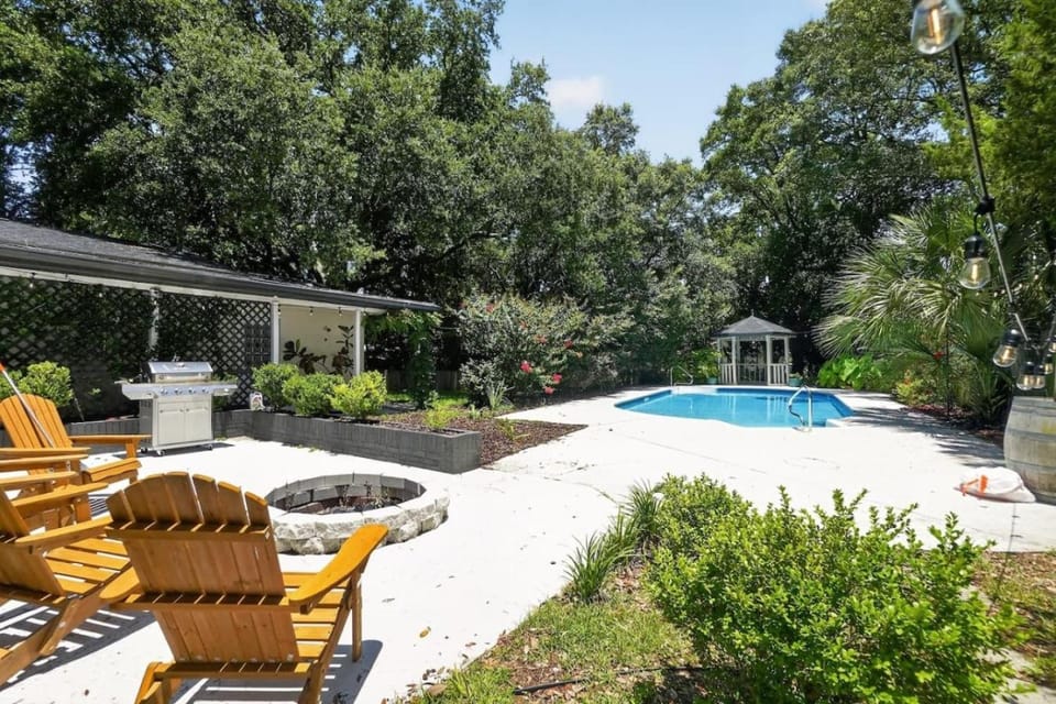 5BR Pool Home Near Beaches Pet-Friendly BBQ House in Mary Esther