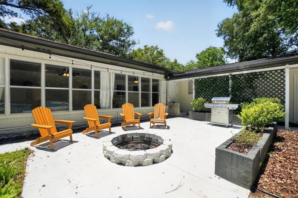 5BR Pool Home Near Beaches Pet-Friendly BBQ House in Mary Esther