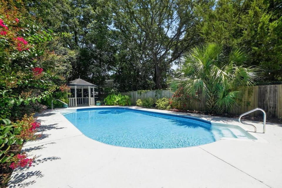5BR Pool Home Near Beaches Pet-Friendly BBQ House in Mary Esther