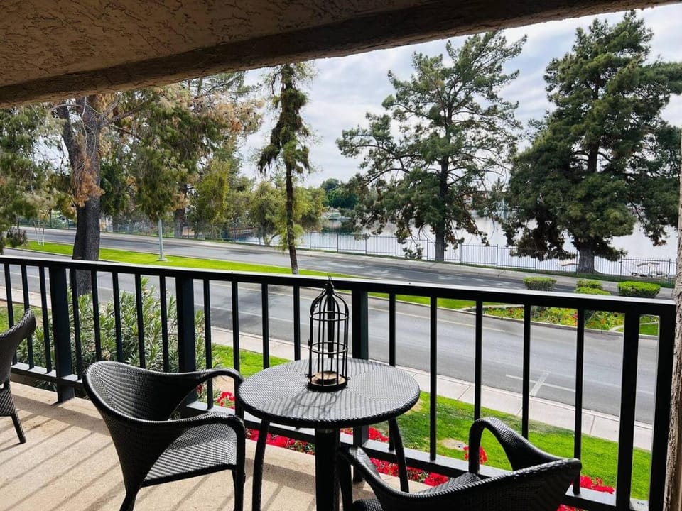 Patio, Lake view