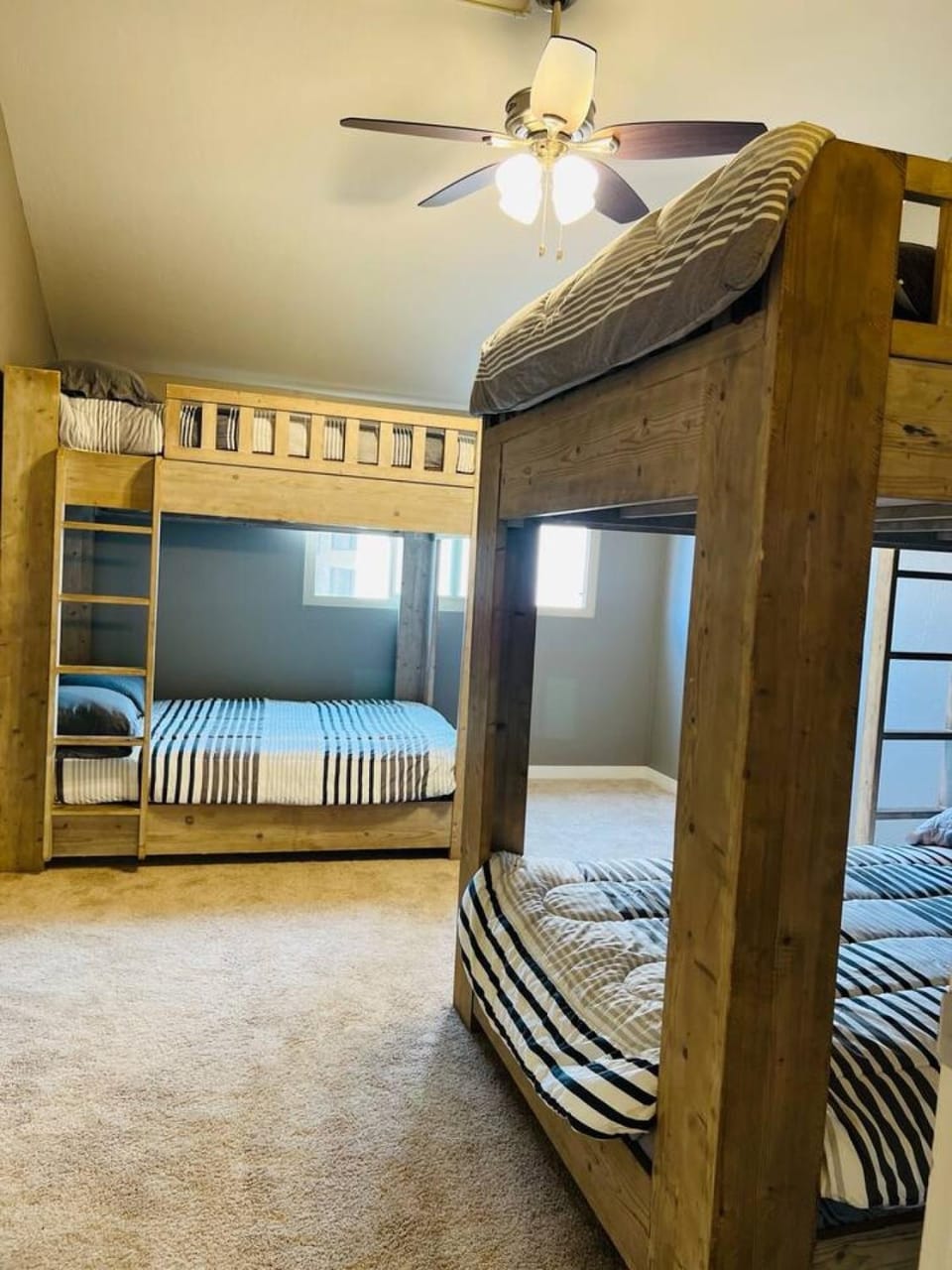 Bedroom, bunk bed
