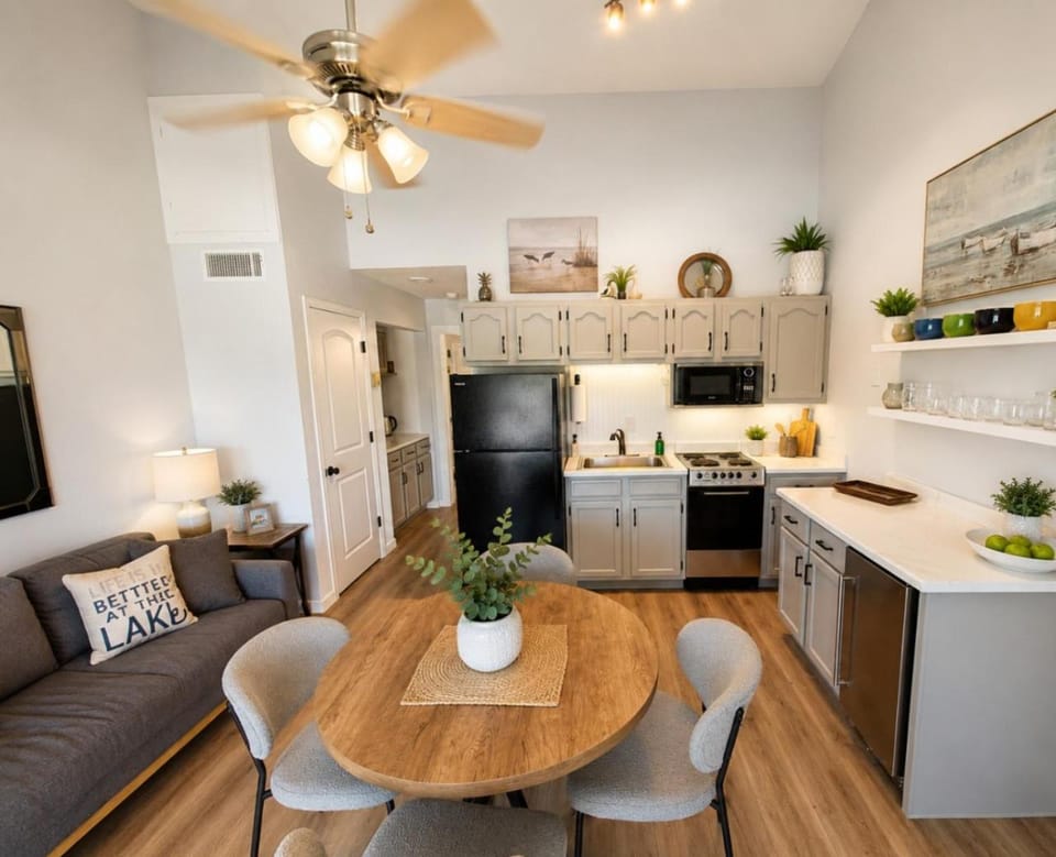 Herons Hideaway,Lakefront 1BD 1BA,Pool,Osage Beach 4PP House in Osage Beach