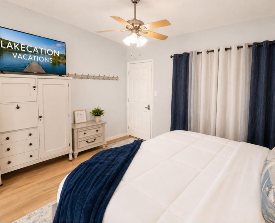 Herons Hideaway,Lakefront 1BD 1BA,Pool,Osage Beach 4PP House in Osage Beach