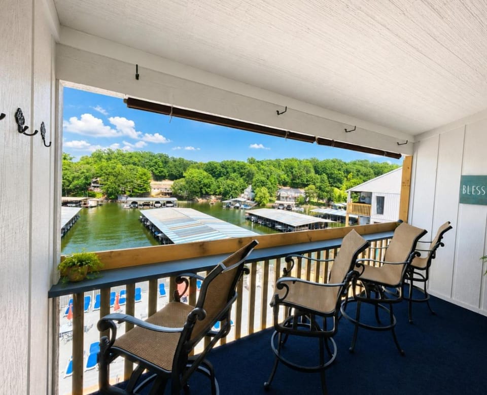 Herons Hideaway,Lakefront 1BD 1BA,Pool,Osage Beach 4PP House in Osage Beach