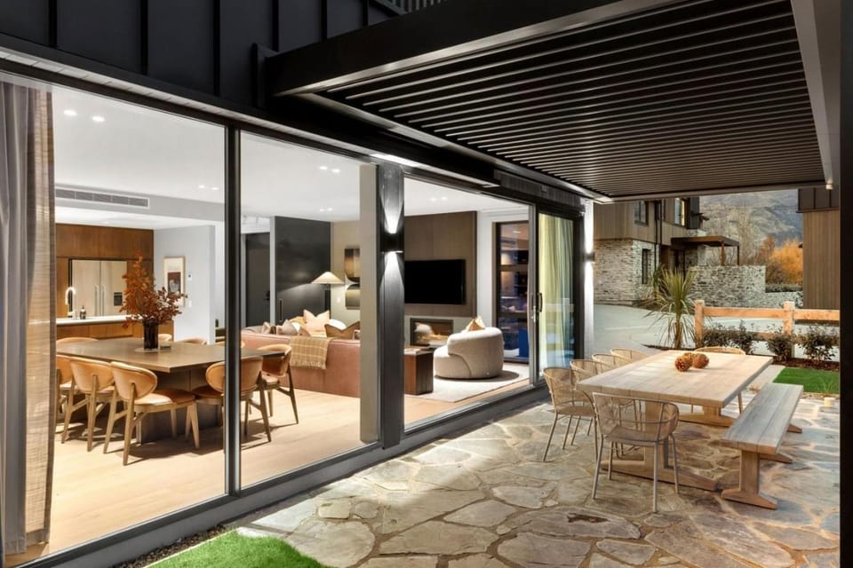 Patio, Dining area