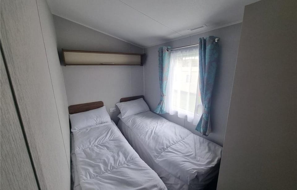 99 West Lawns - 5 Star Holiday Park Campground/ 
RV Resort in Weymouth