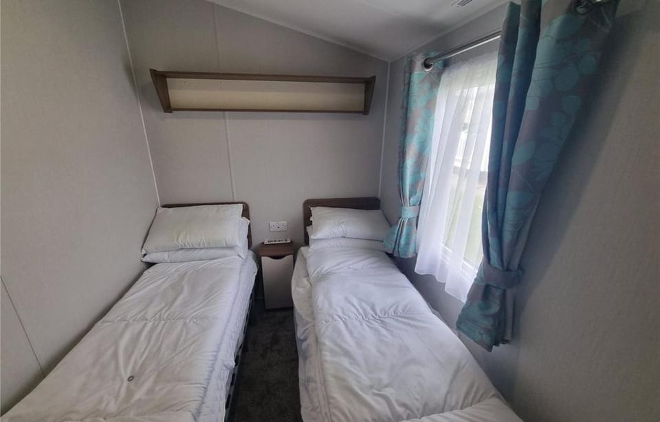 99 West Lawns - 5 Star Holiday Park Campground/ 
RV Resort in Weymouth