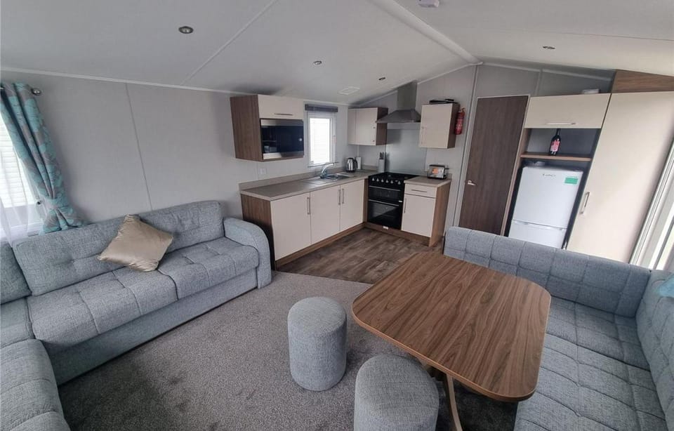 99 West Lawns - 5 Star Holiday Park Campground/ 
RV Resort in Weymouth
