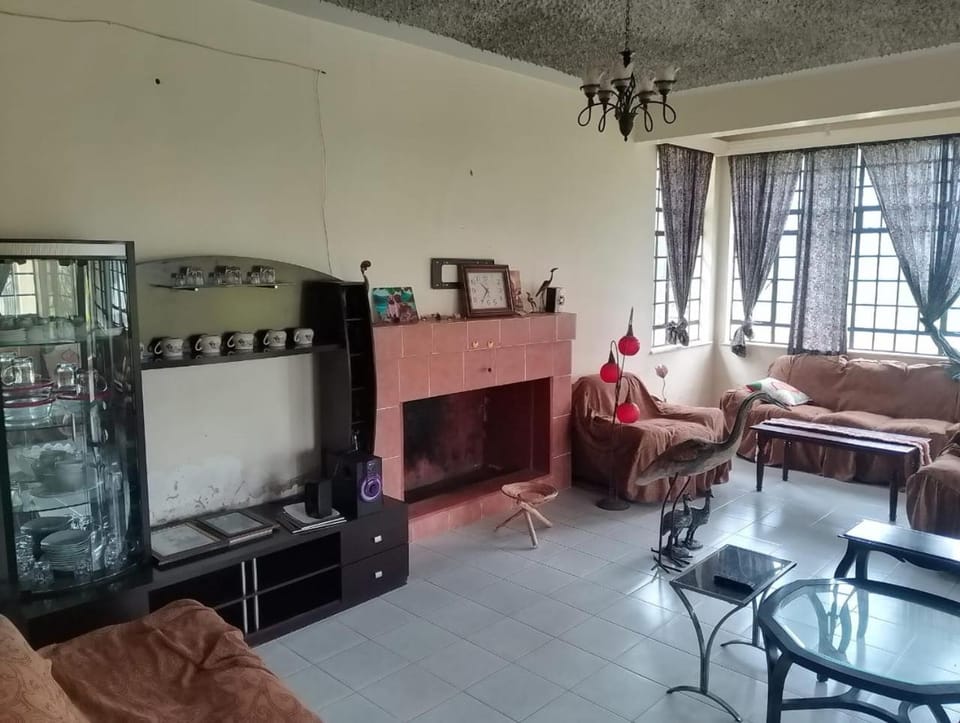 LOVELY ROADSIDE 3 BEDROOM HOME with WIFI AND BEAUTIFUL GARDEN House in Kenya