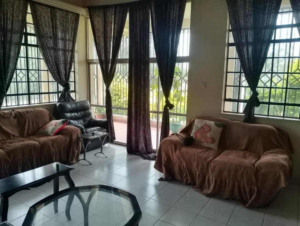 LOVELY ROADSIDE 3 BEDROOM HOME with WIFI AND BEAUTIFUL GARDEN House in Kenya