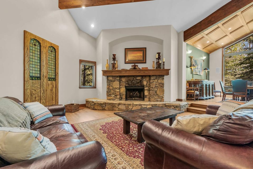 Luxe Park City Haven - Hot Tub Theater Room House in Park City