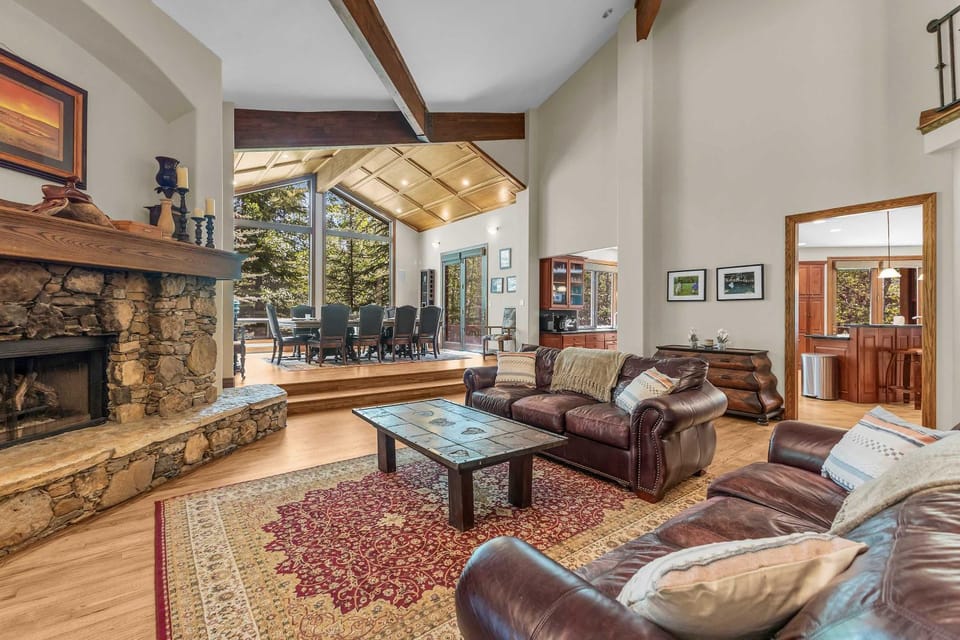 Luxe Park City Haven - Hot Tub Theater Room House in Park City