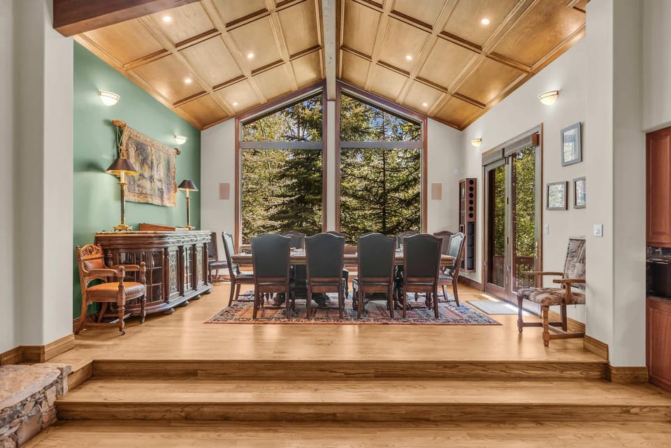 Luxe Park City Haven - Hot Tub Theater Room House in Park City