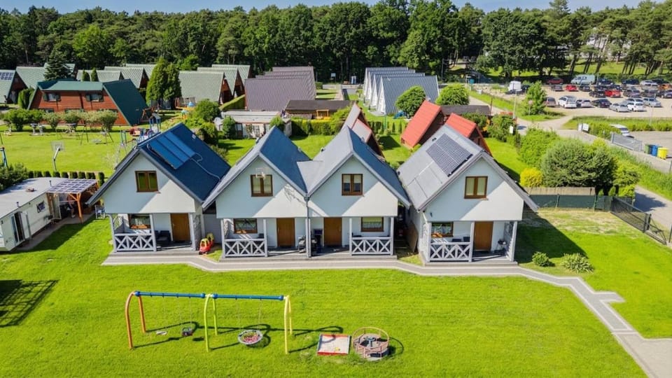 Property building, Spring, Day, Natural landscape, Children play ground, Garden view