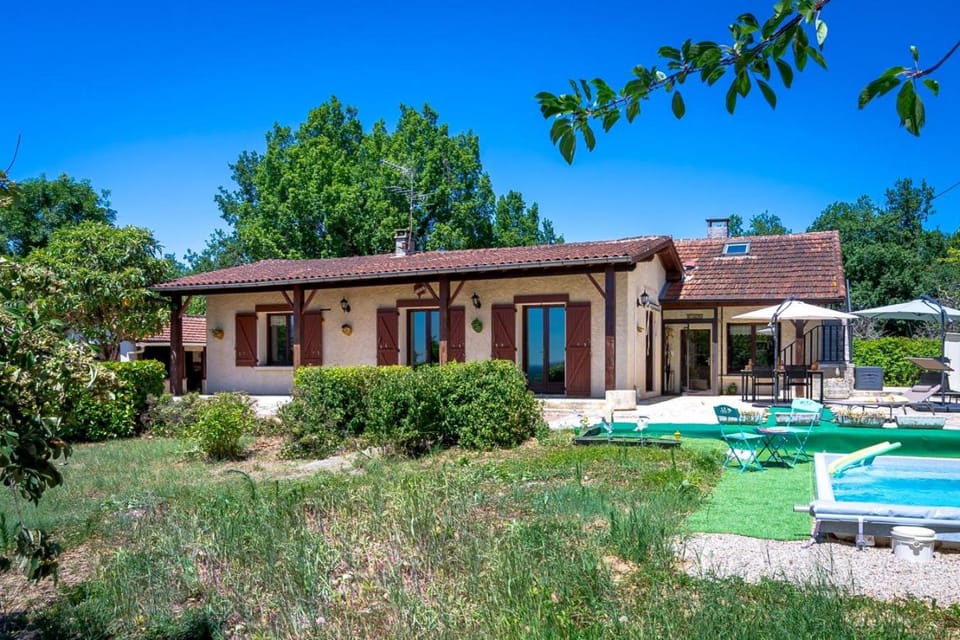 Coustalou I Piscine privée & vue sur la vallée House in Occitanie