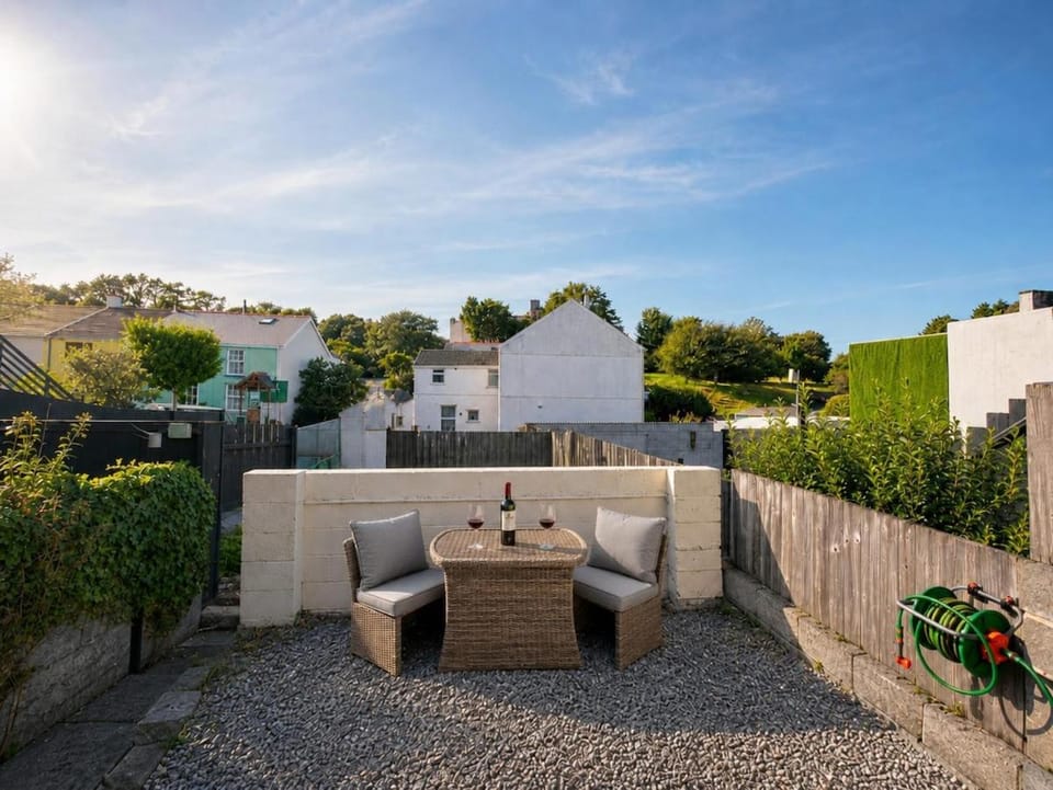Heart of mumbles, 3 bedrooms, 2 bathrooms & free parking Apartment in The Mumbles