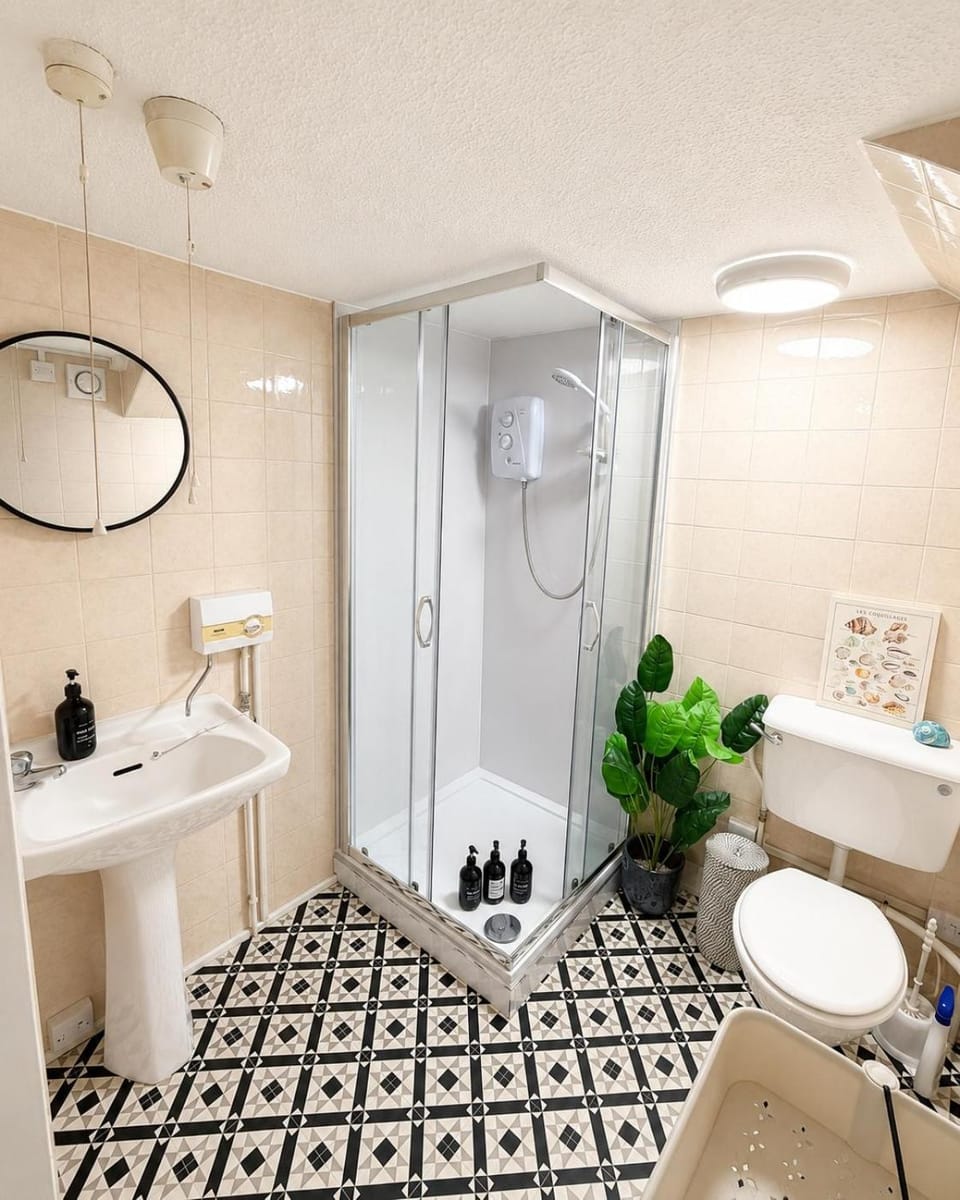 Heart of mumbles, 3 bedrooms, 2 bathrooms & free parking Apartment in The Mumbles