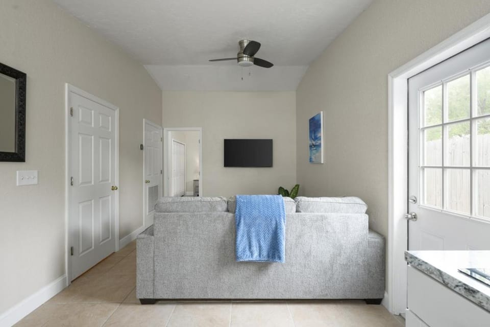 Cozy Siesta Key 1BR 1BA 8 Min to Beach Sleeps 4 House in Sarasota
