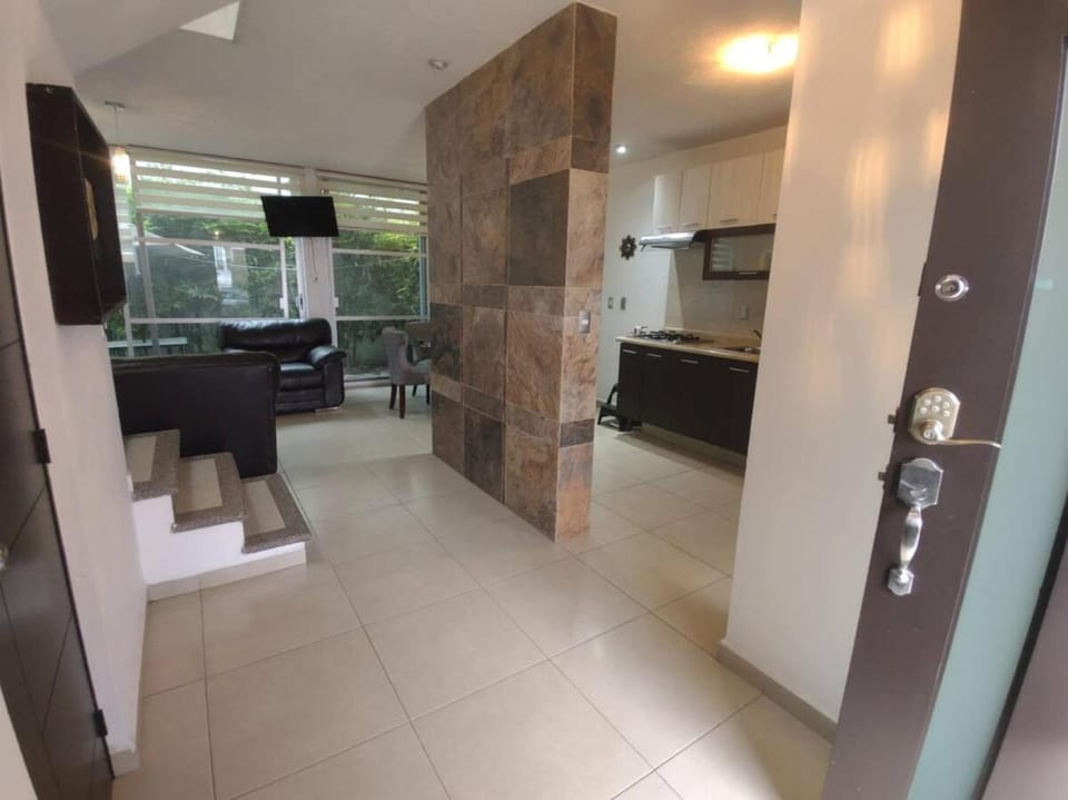 House for 6, 3 bedrooms, 2 pools, near International Port, Mulza House in Leon