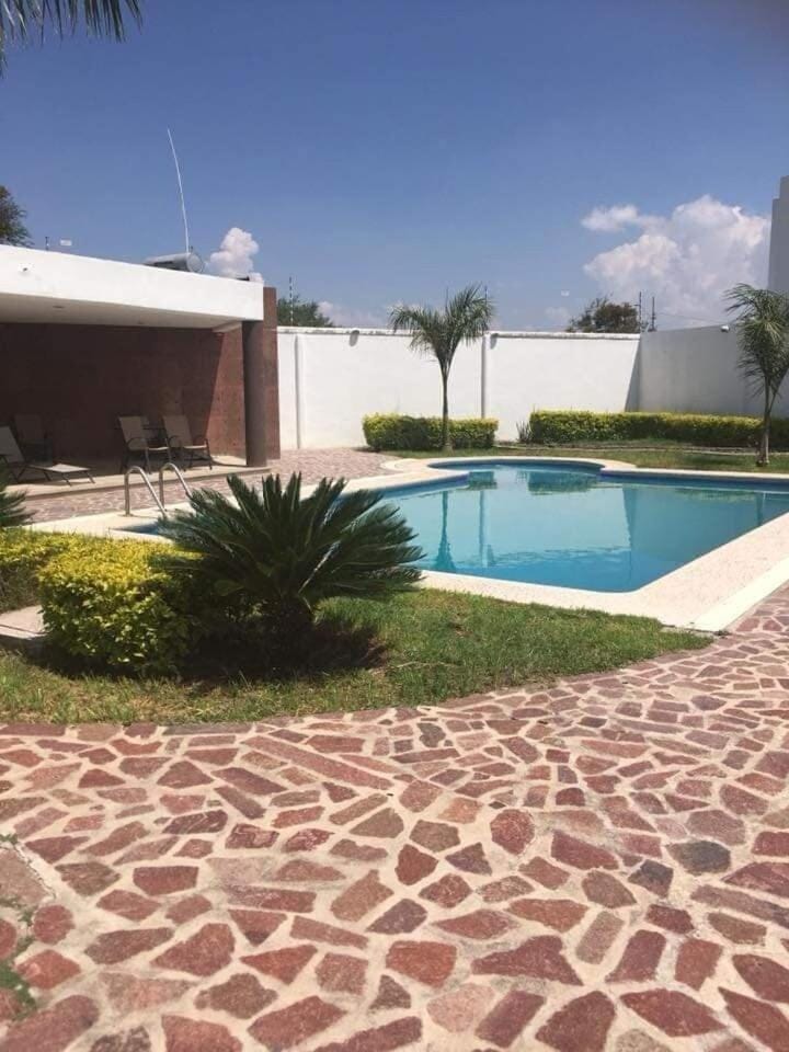 House for 6, 3 bedrooms, 2 pools, near International Port, Mulza House in Leon