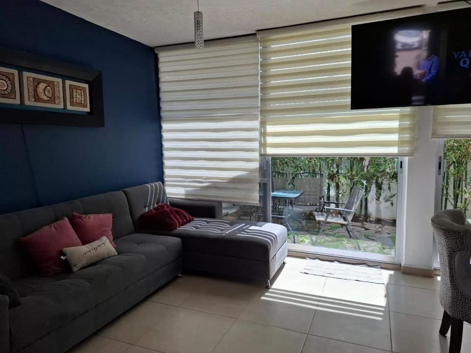 House for 6, 3 bedrooms, 2 pools, near International Port, Mulza House in Leon
