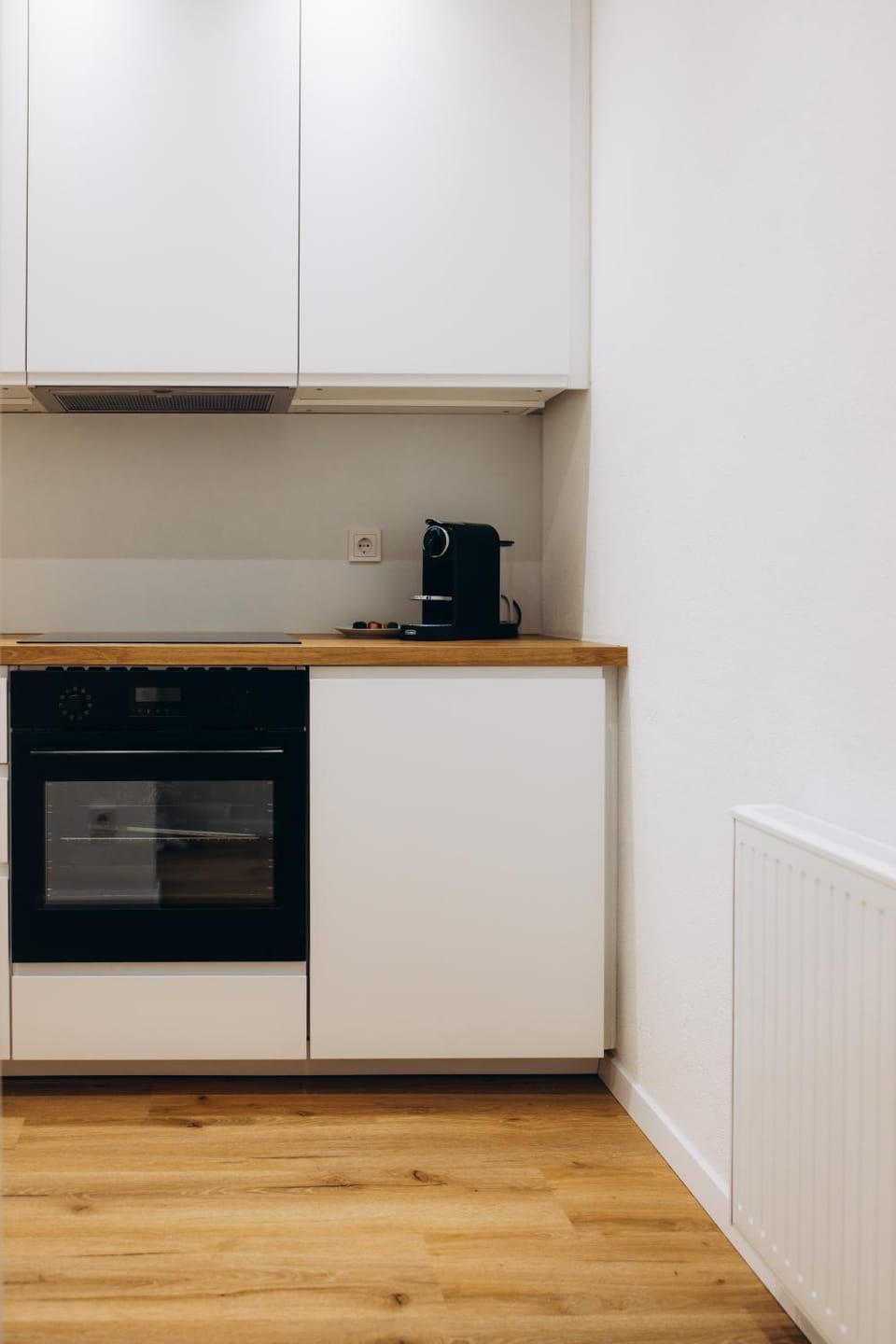 Kitchen or kitchenette, oven