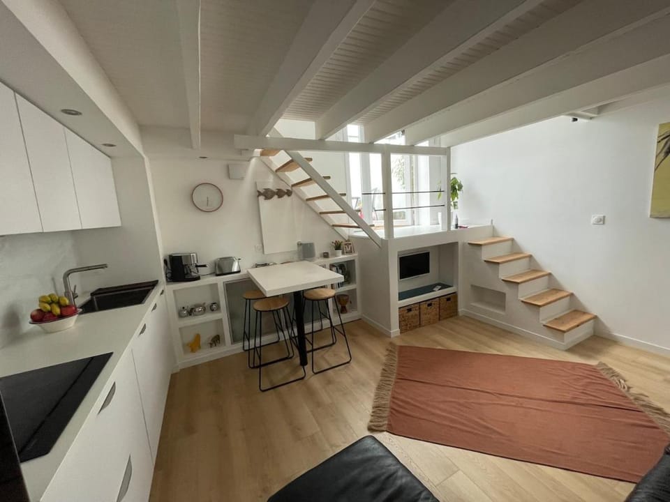 Duplex apartment 5 with terrace Apartment in La Rochelle