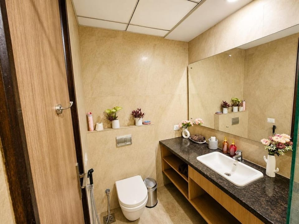 Morden city view retreat cozy 1BHK in Gurgaon Apartment in Gurugram
