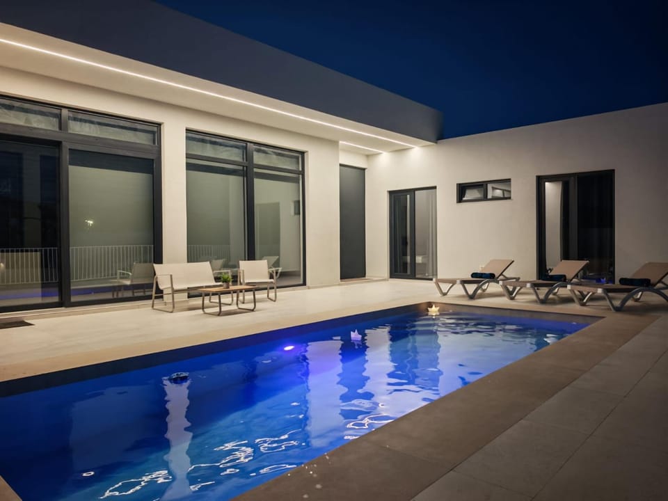 Villa Moderna con Piscina-Spa, barbacoa y terraza privada Villa in Valencian Community