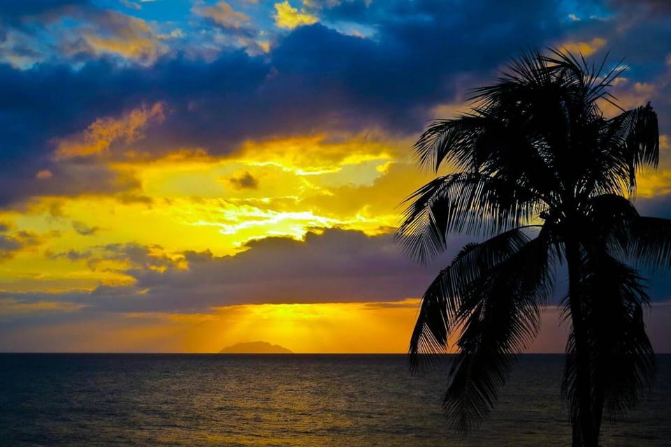 Above the Plaza 3 (A/C) 1 Full bed with kitchen Vacation rental in Rincón