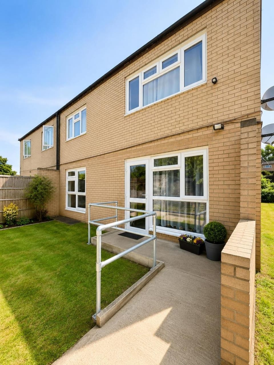 Boulevard Apartment - Fully Accessible Flat - City Centre -Parking- Sleeps 3 Apartment in Milton Keynes