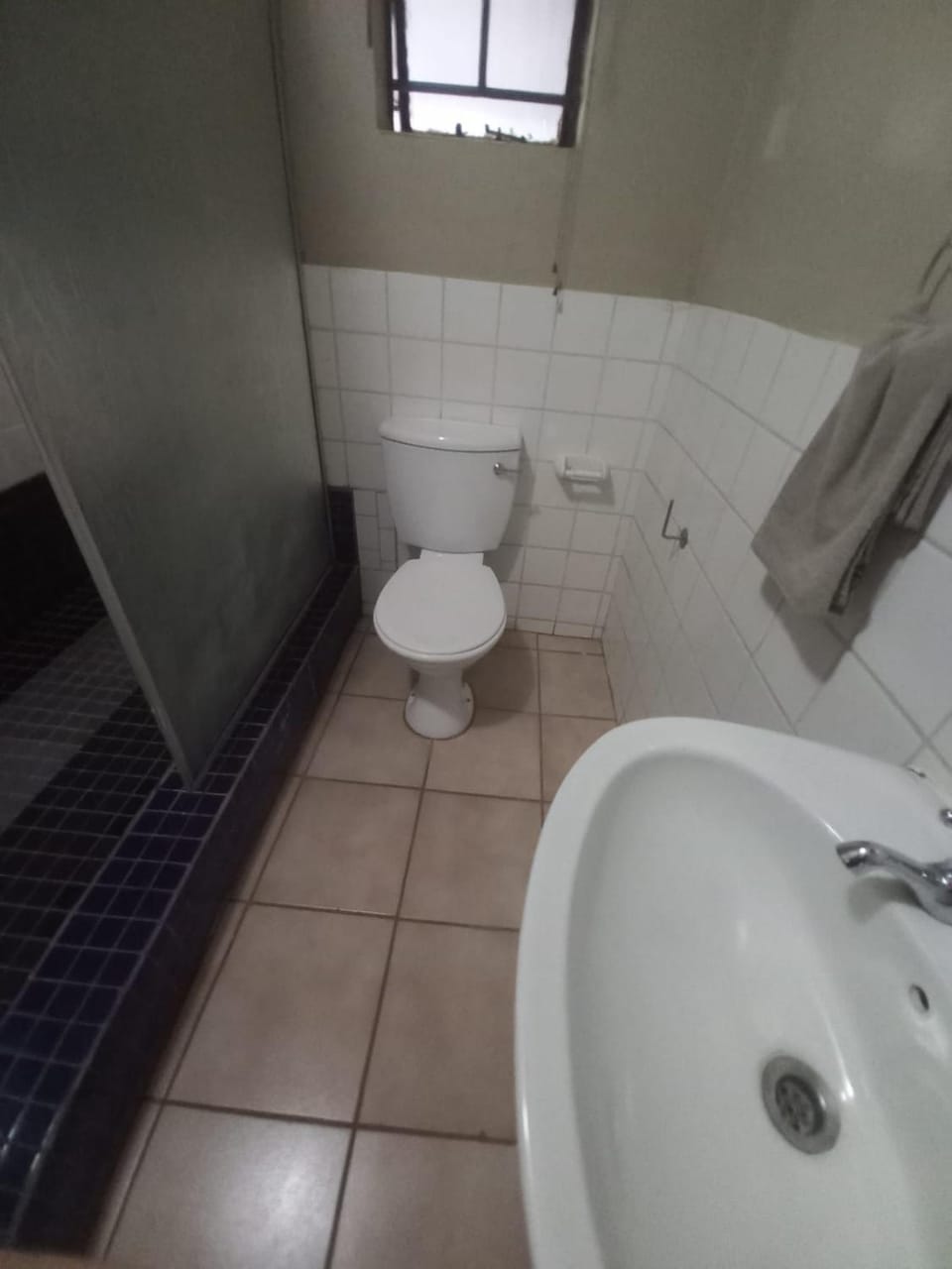 Shower, Toilet