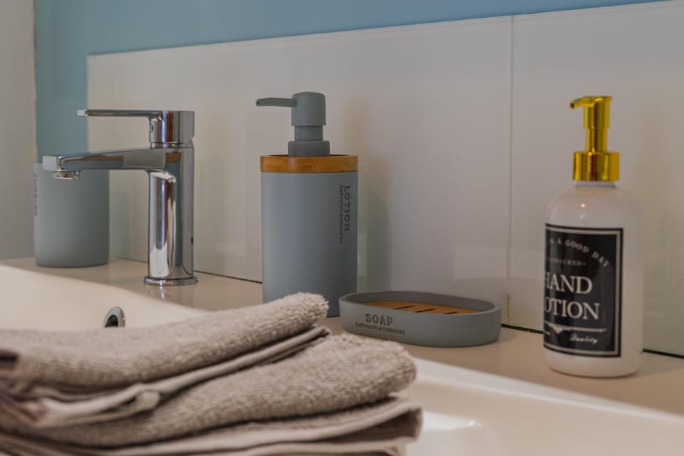 Bathroom, towels
